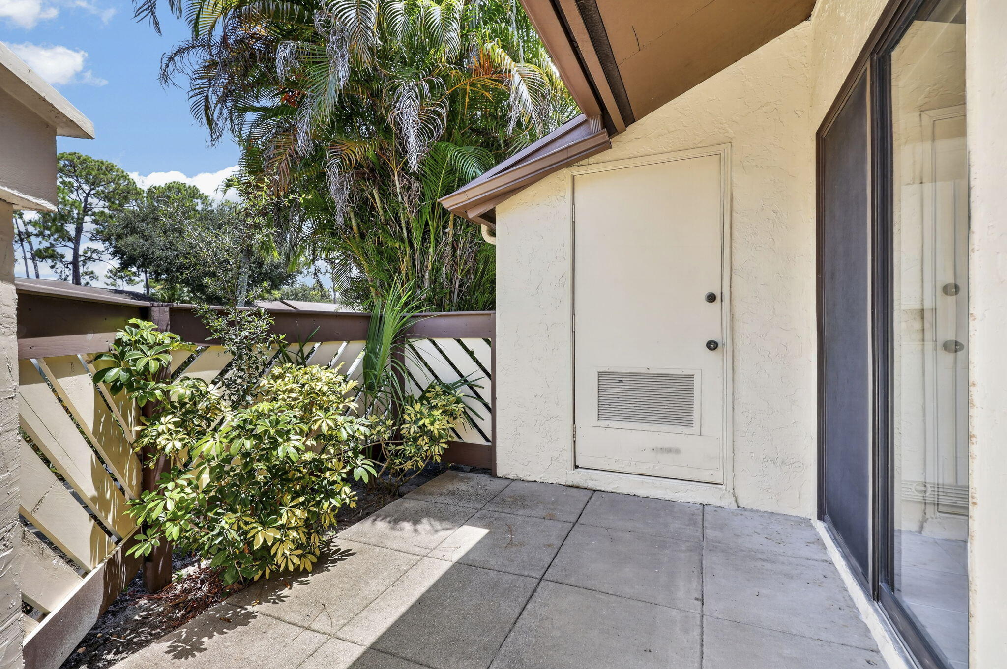 184 MASTIC TREE Court