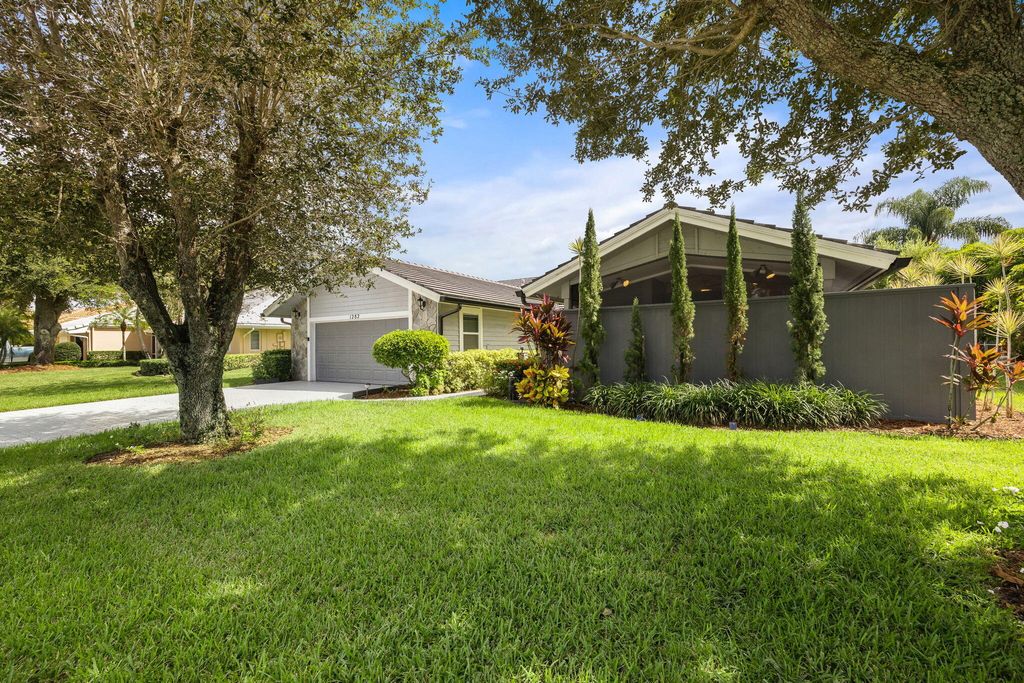 Photo of 1282 SW Bent Pine Cove N, Port Saint Lucie, FL 34986 (MLS # R10921501)