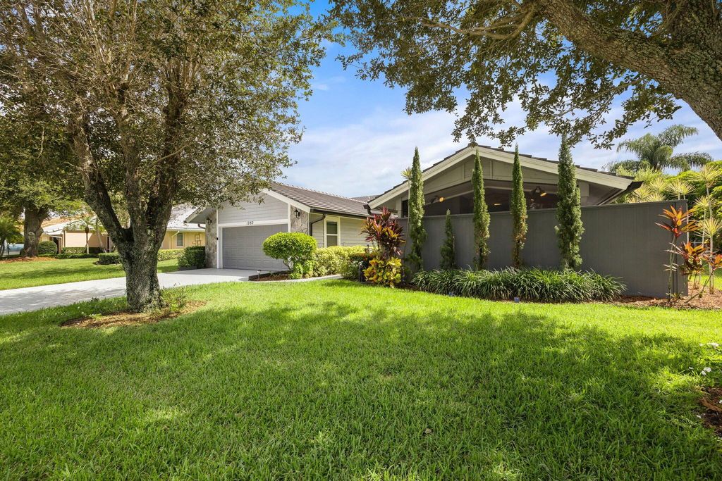 Photo of 1282 SW Bent Pine Cove N, Port Saint Lucie, FL 34986 (MLS # R10921501)