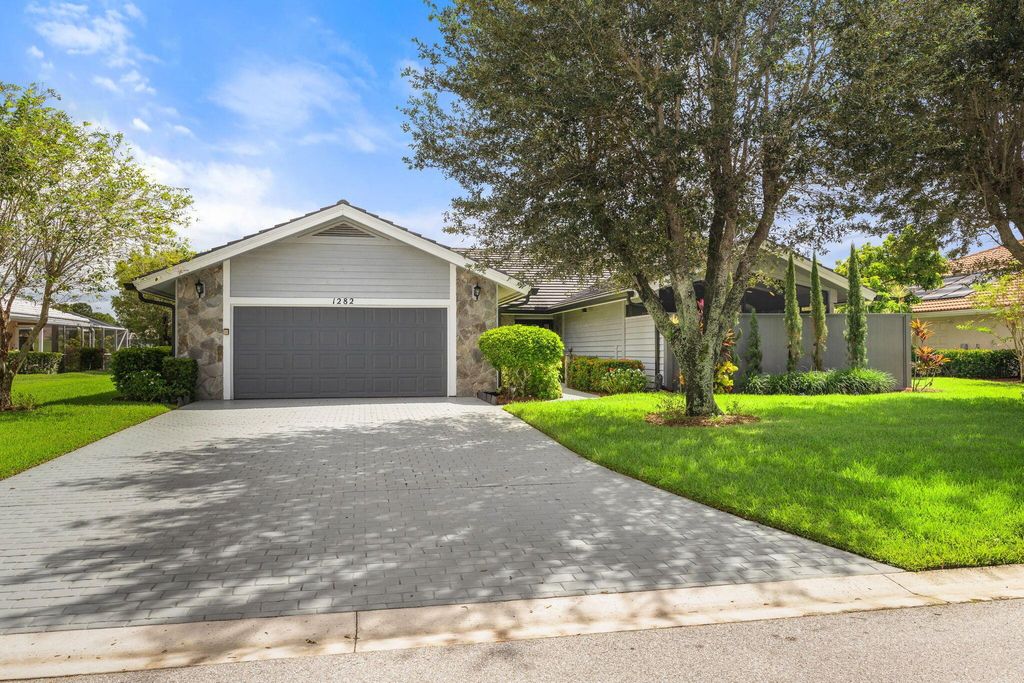 Photo of 1282 SW Bent Pine Cove N, Port Saint Lucie, FL 34986 (MLS # R10921501)