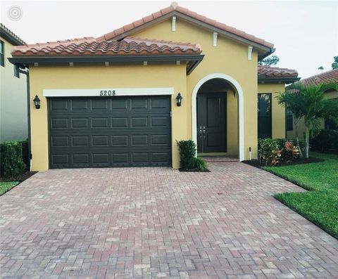 Single Family Residence in Lauderhill FL 5208 48th Ln Ln.jpg