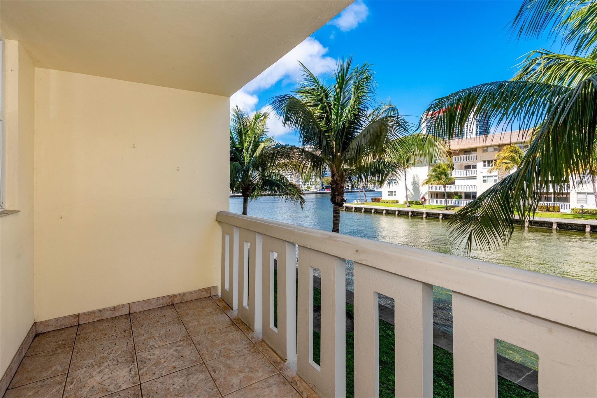 1891 S Ocean Drive 207