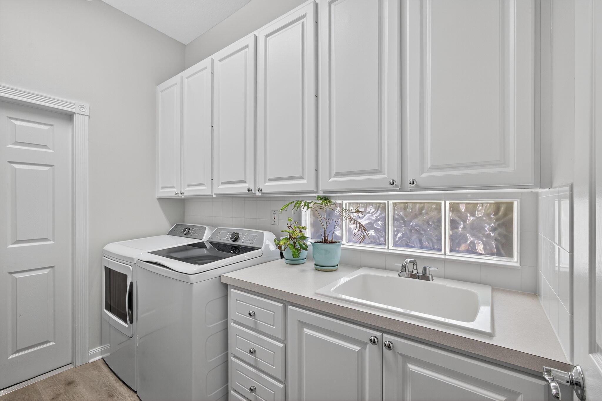 CARLETON OAKS - Residential