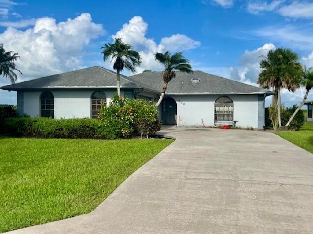 Photo of 333 NE 7th Street, Belle Glade, FL 33430 (MLS # R10999193)