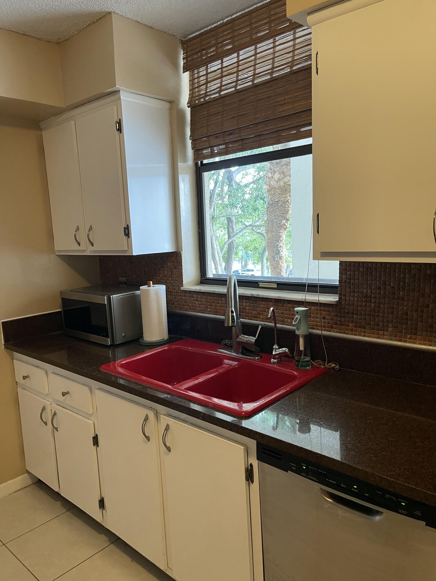 LAVERS RESORT & RACQUET CLUB - Residential Lease