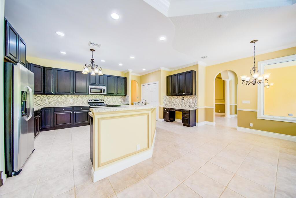 LEGEND LAKE ESTATES - Residential