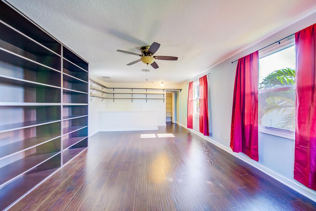 LEGEND LAKE ESTATES - Residential