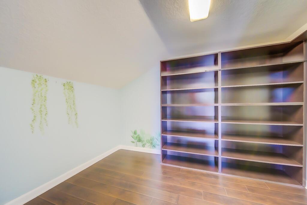 LEGEND LAKE ESTATES - Residential