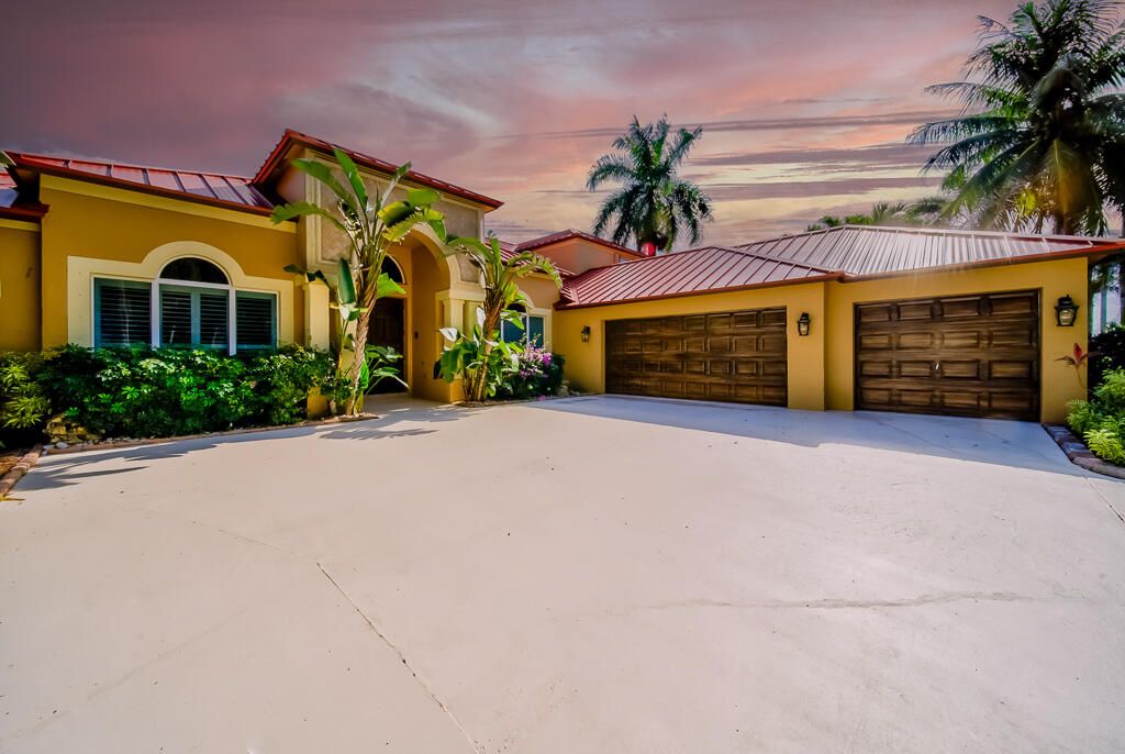 Photo of 4535 Hunting Trail, Lake Worth, FL 33467 (MLS # R11147655)