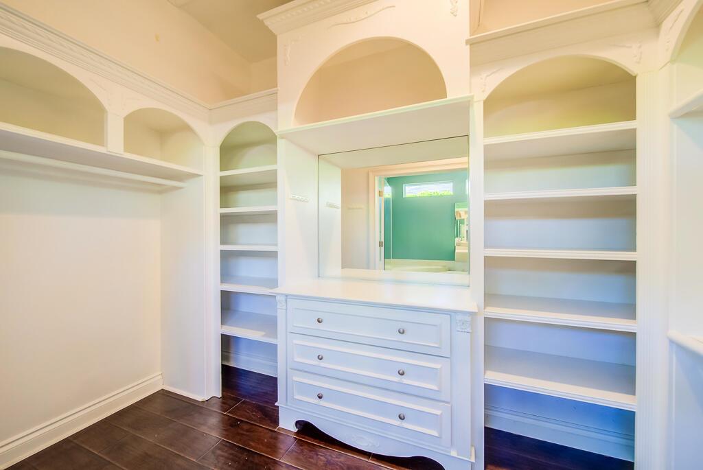 LEGEND LAKE ESTATES - Residential