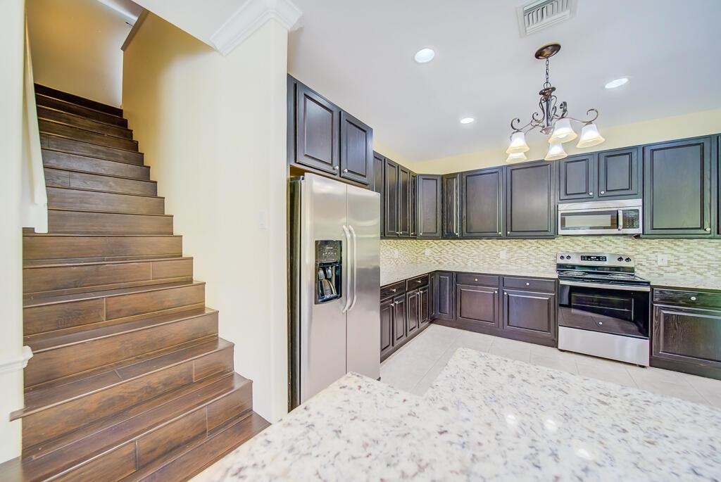 LEGEND LAKE ESTATES - Residential