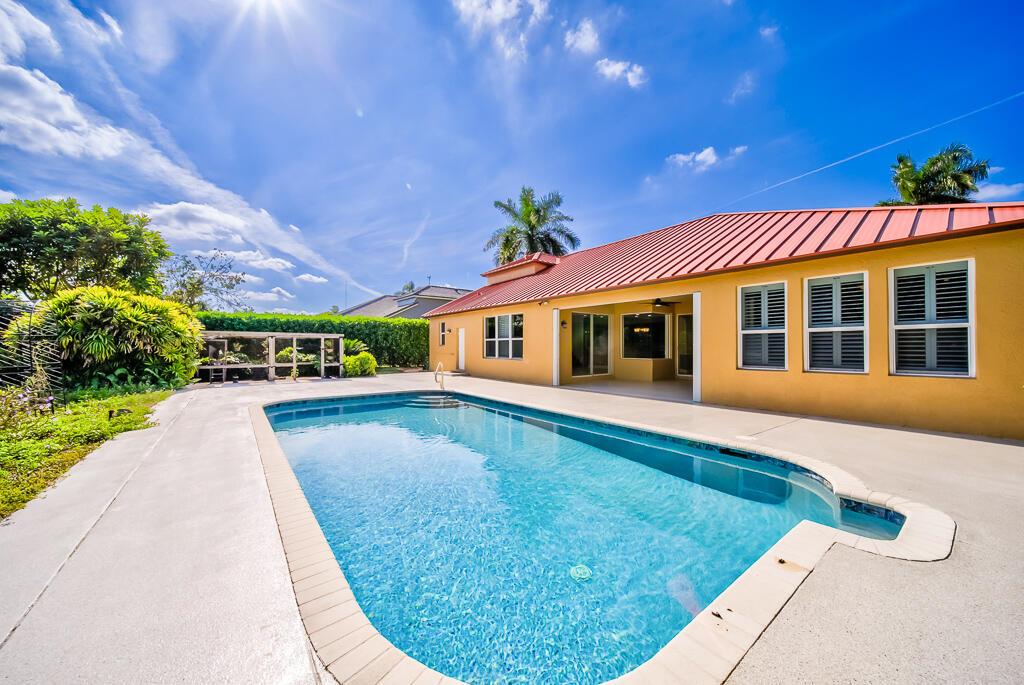 LEGEND LAKE ESTATES - Residential