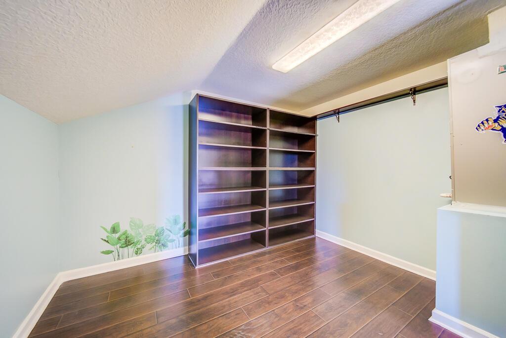 LEGEND LAKE ESTATES - Residential