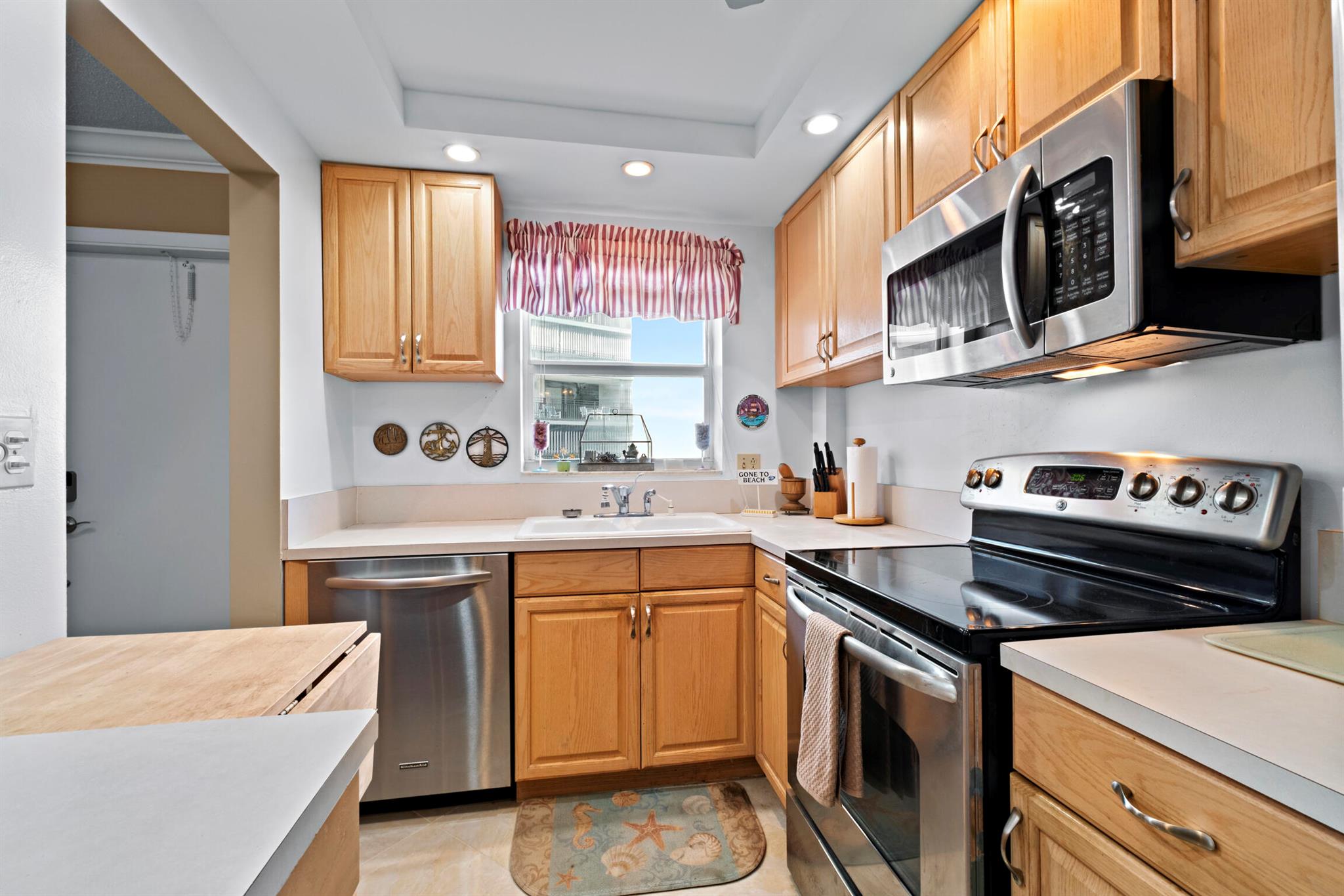 HILLSBORO COLONNADE CONDO - Residential