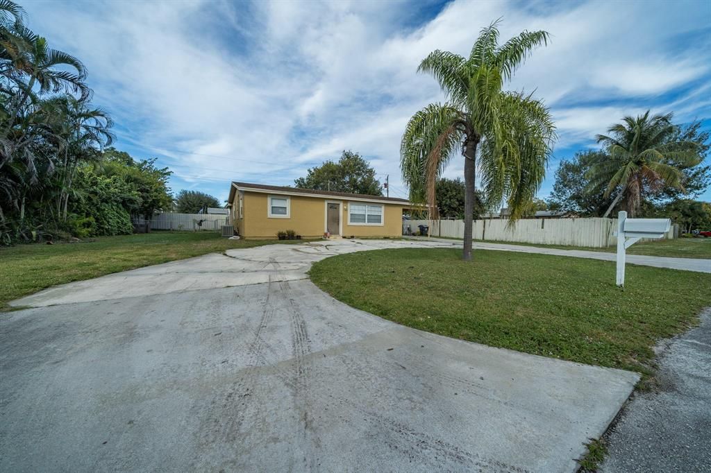 Photo of 3175 Indian Trail, Lantana, FL 33462 (MLS # R10779847)