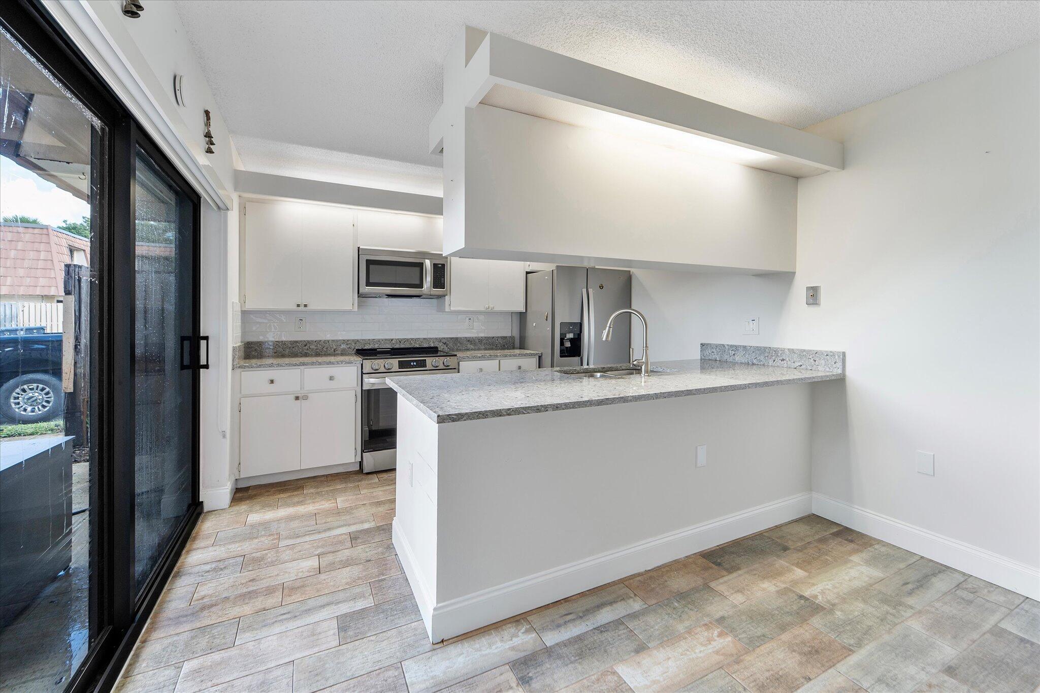 WATERSIDE LUXURY TOWNHOME - Residential Lease