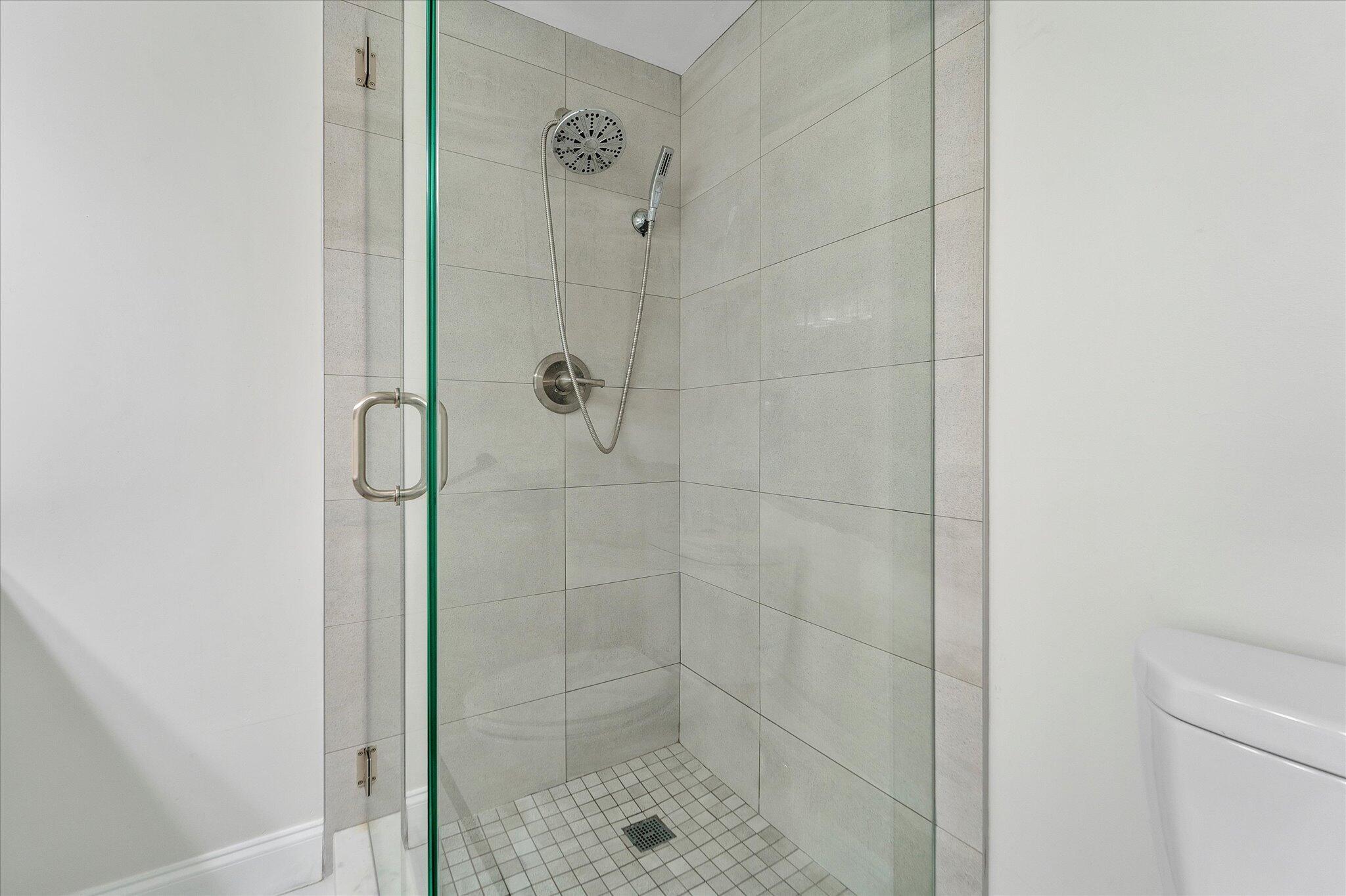WATERSIDE LUXURY TOWNHOME - Residential Lease