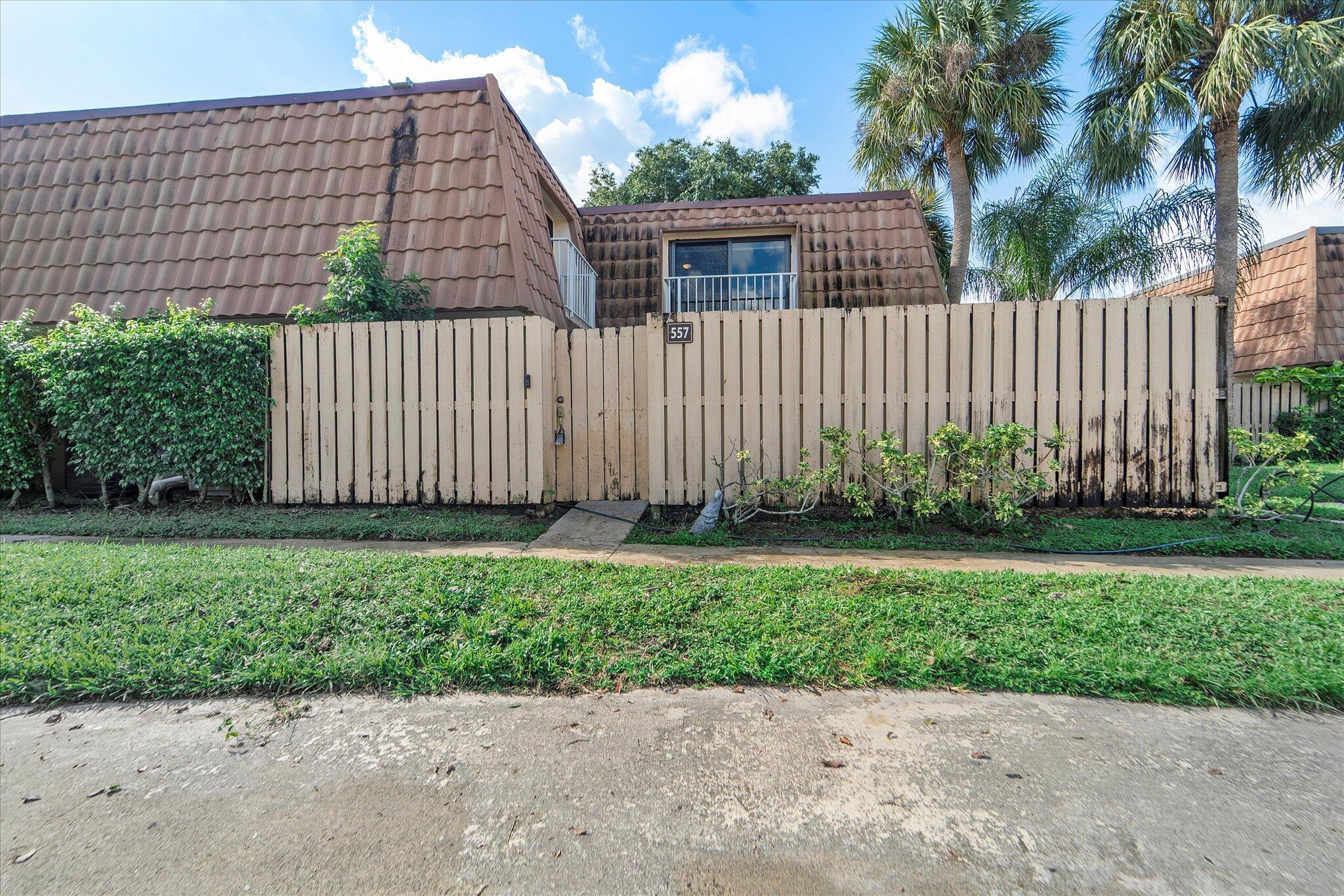 WATERSIDE LUXURY TOWNHOME - Residential Lease