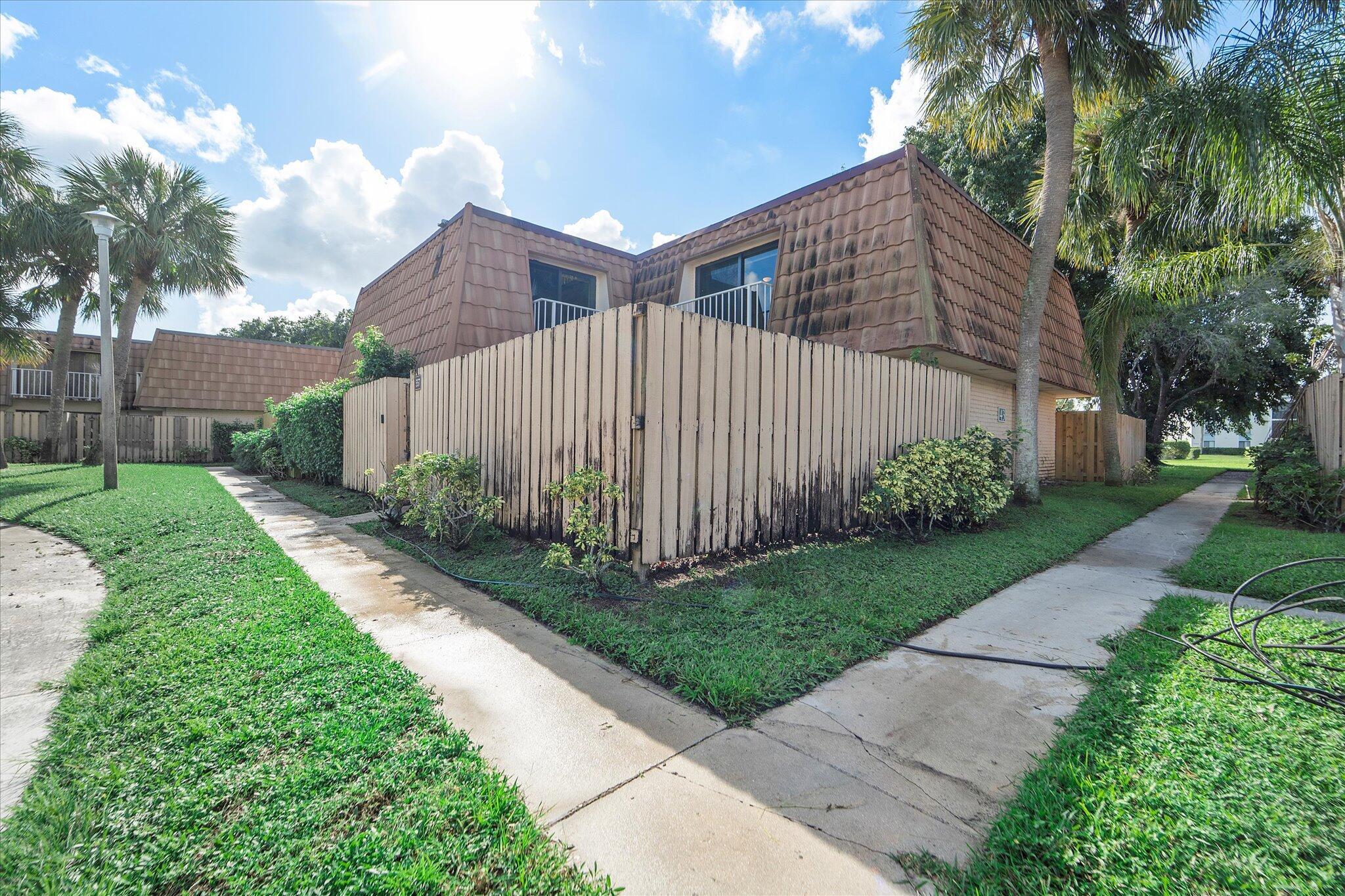 WATERSIDE LUXURY TOWNHOME - Residential Lease