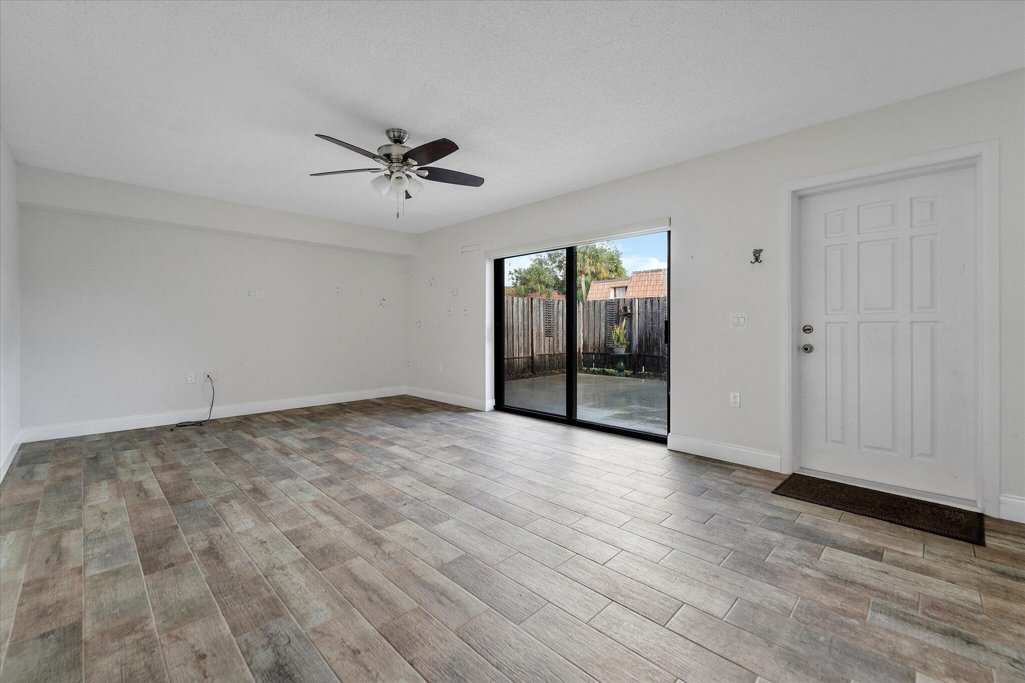 WATERSIDE LUXURY TOWNHOME - Residential Lease