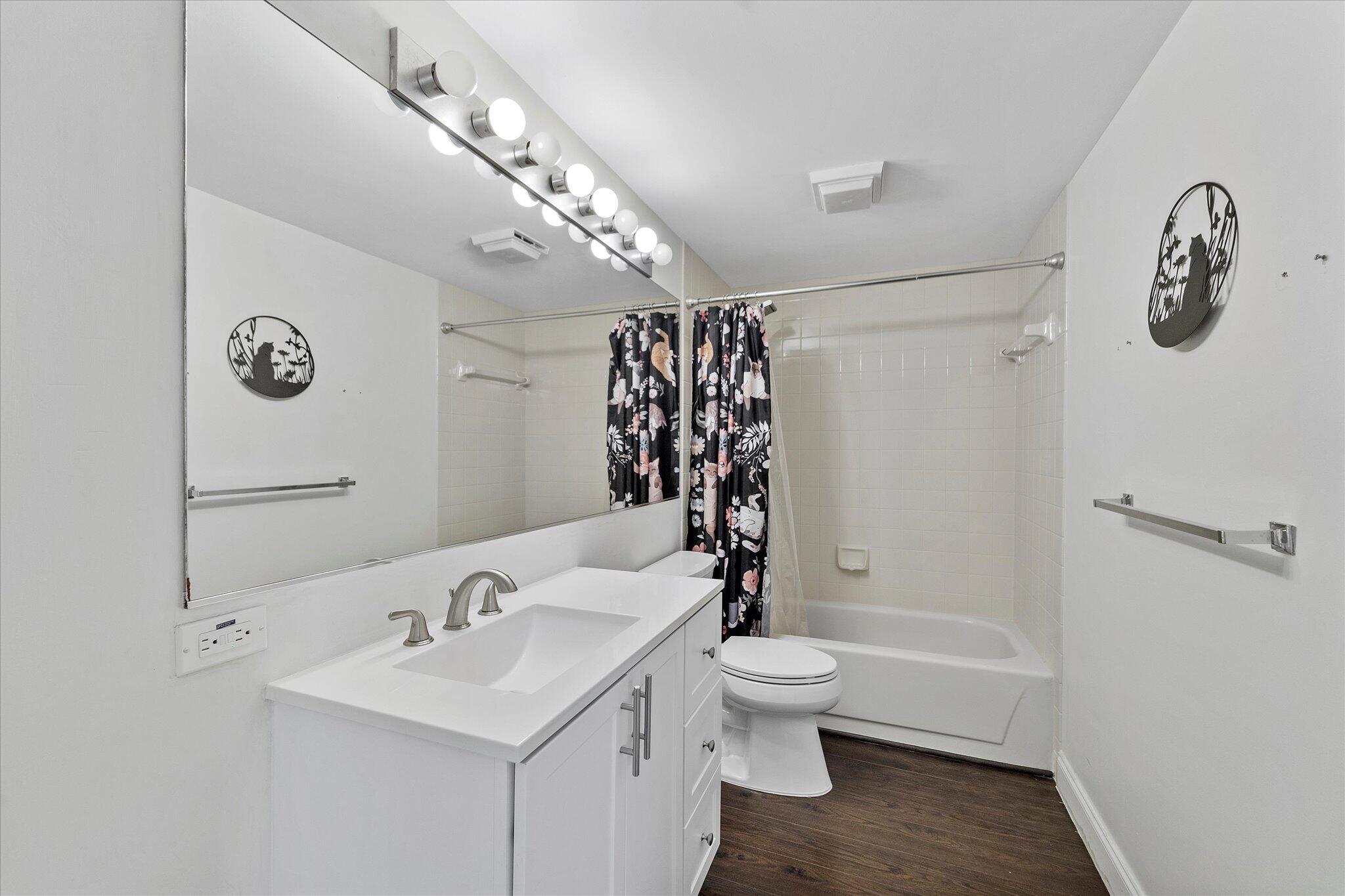 WATERSIDE LUXURY TOWNHOME - Residential Lease