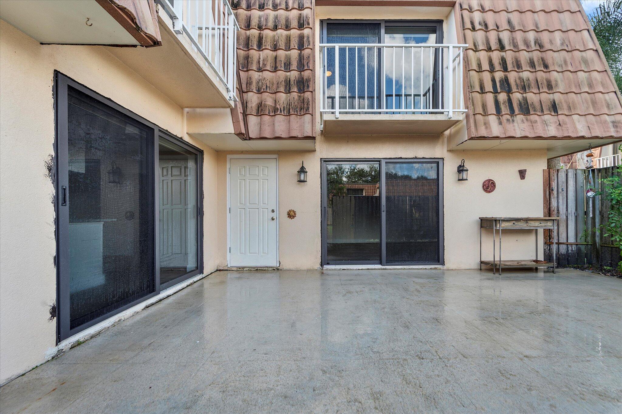 WATERSIDE LUXURY TOWNHOME - Residential Lease