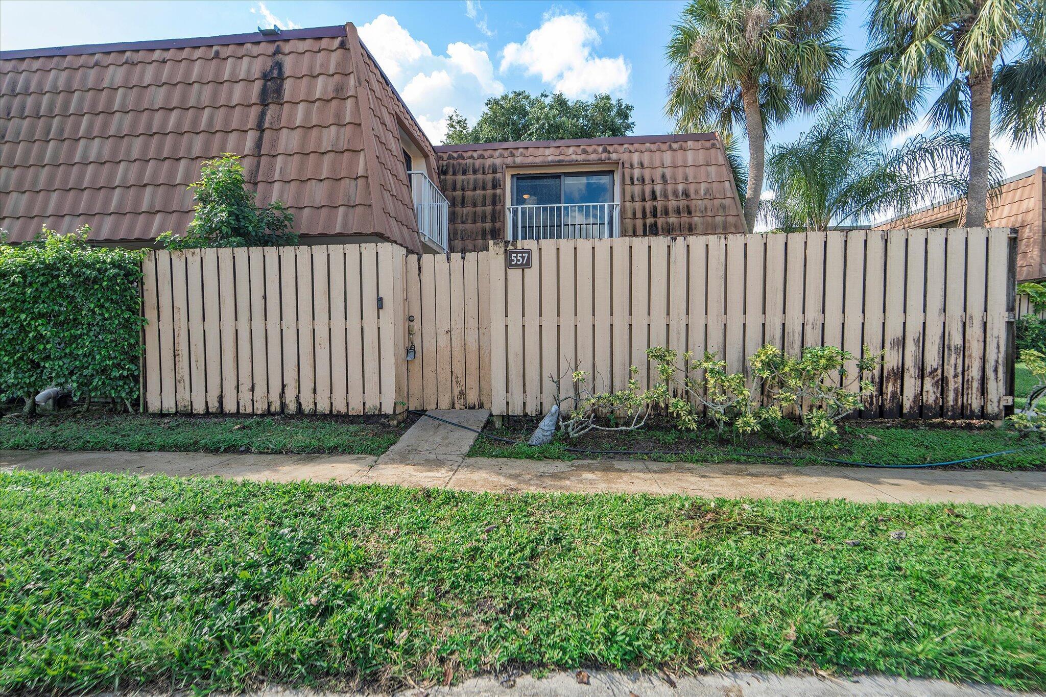 WATERSIDE LUXURY TOWNHOME - Residential Lease