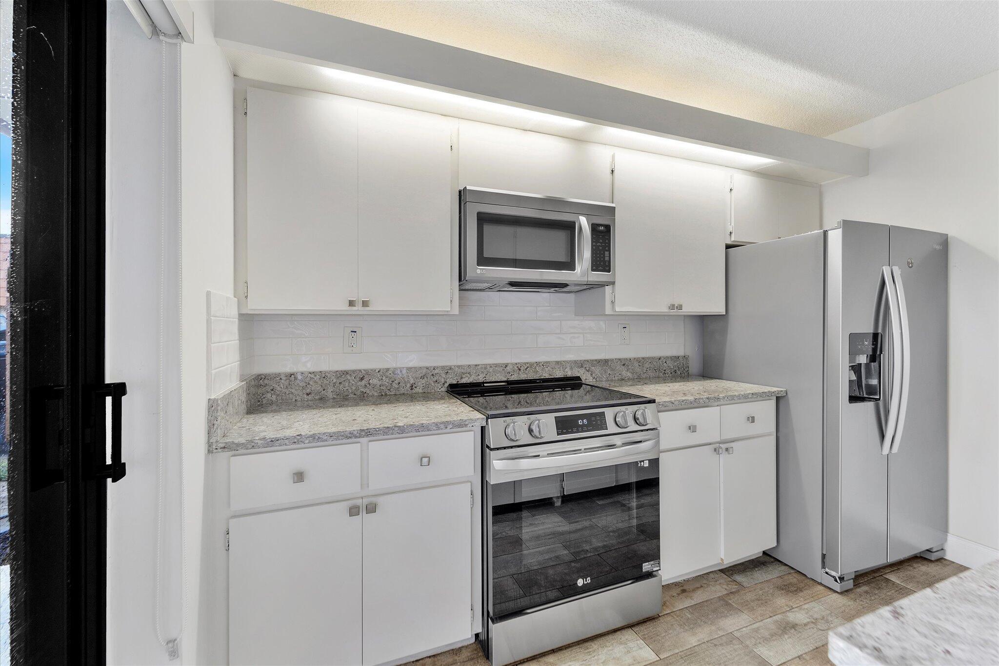 WATERSIDE LUXURY TOWNHOME - Residential Lease