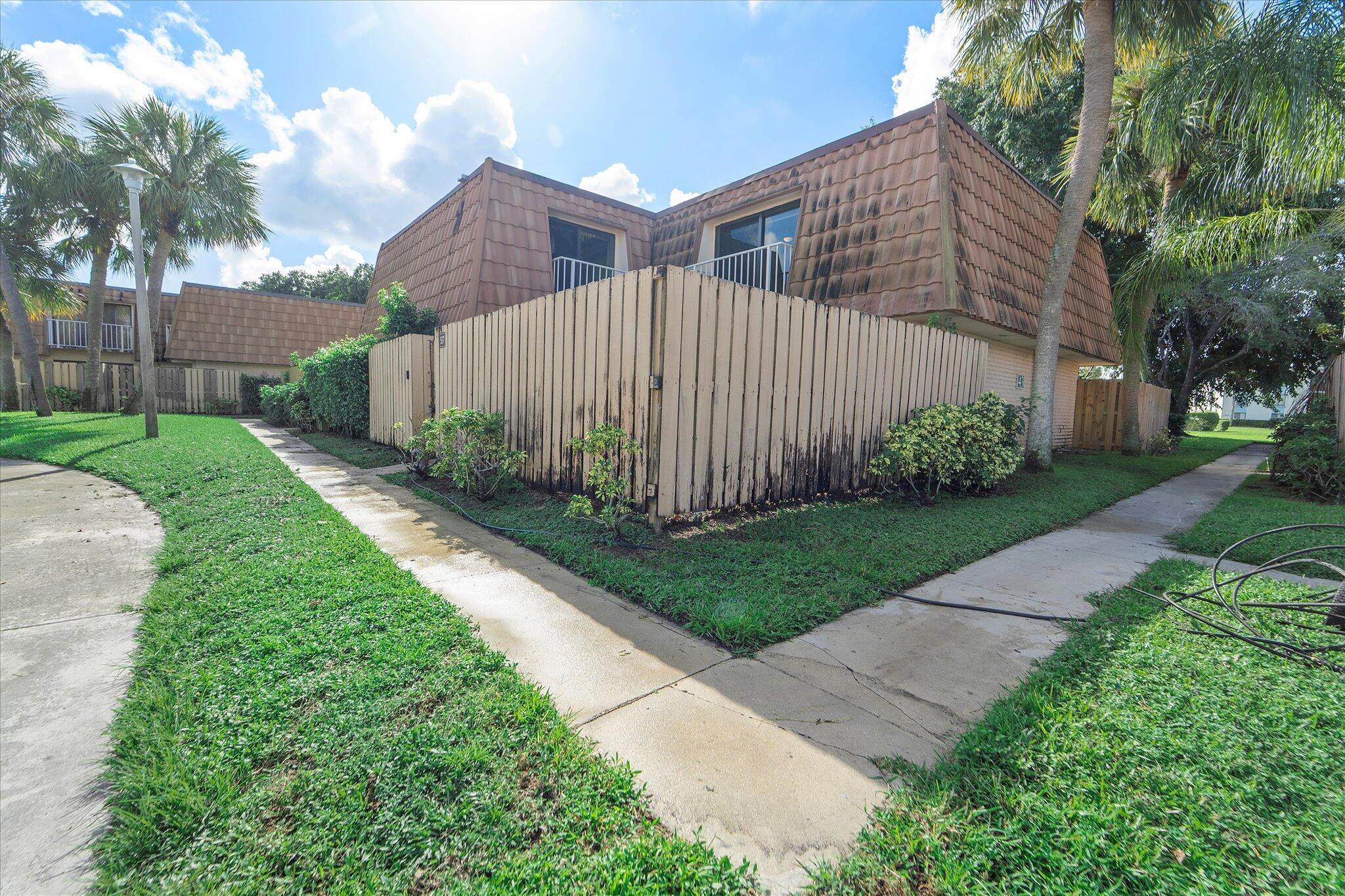WATERSIDE LUXURY TOWNHOME - Residential Lease