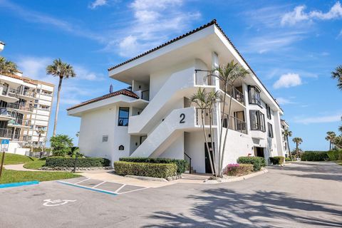 A home in Hutchinson Island