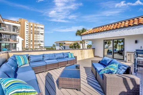 A home in Hutchinson Island