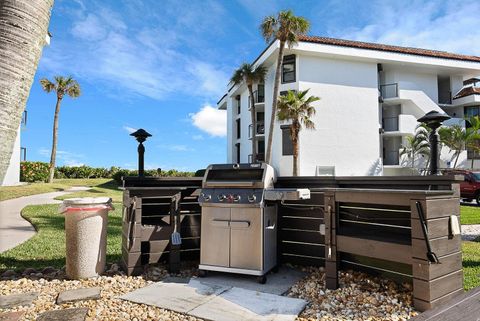 A home in Hutchinson Island