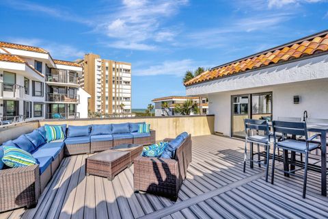 A home in Hutchinson Island