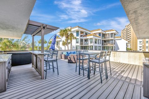 A home in Hutchinson Island