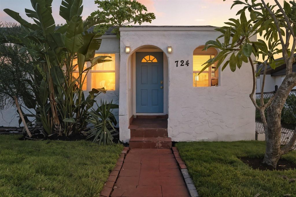 Photo of 724 Mcintosh Street, West Palm Beach, FL 33405 (MLS # R11132451)