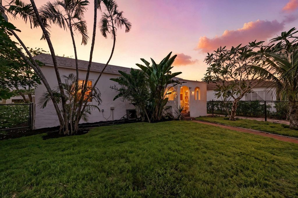 Photo of 724 Mcintosh Street, West Palm Beach, FL 33405 (MLS # R11132451)