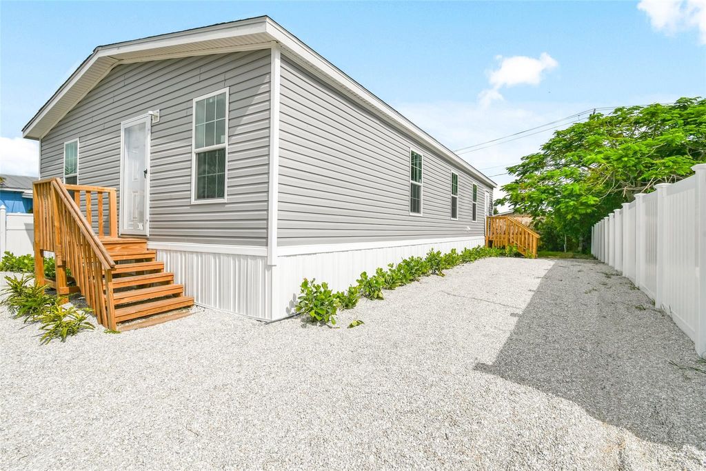 Photo of 6989 SE Ridgeway Terrace, Hobe Sound, FL 33455 (MLS # F10513310)