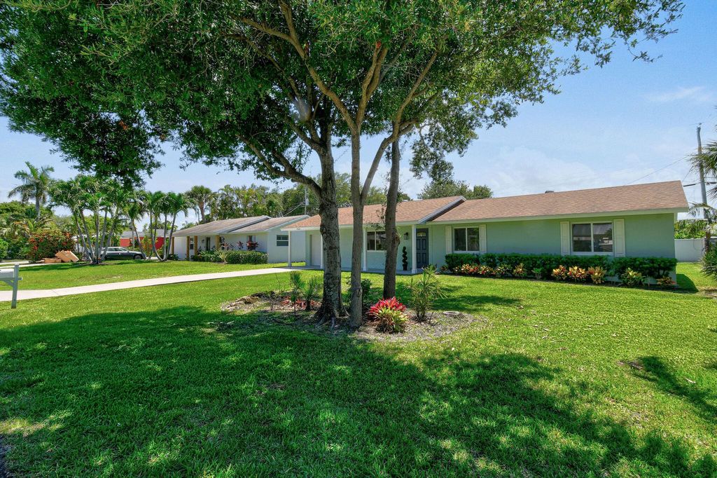Photo of 1522 Lance Road, Jupiter, FL 33469 (MLS # R11100761)