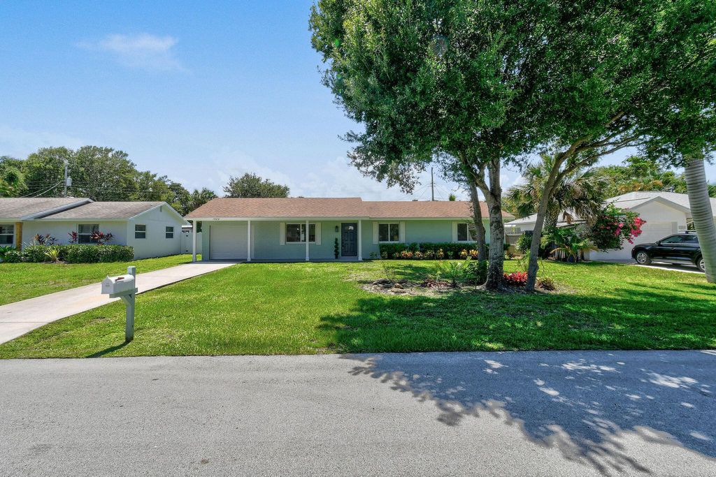 Photo of 1522 Lance Road, Jupiter, FL 33469 (MLS # R11100761)