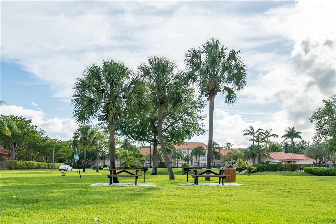3350 Pinewalk Dr 1424