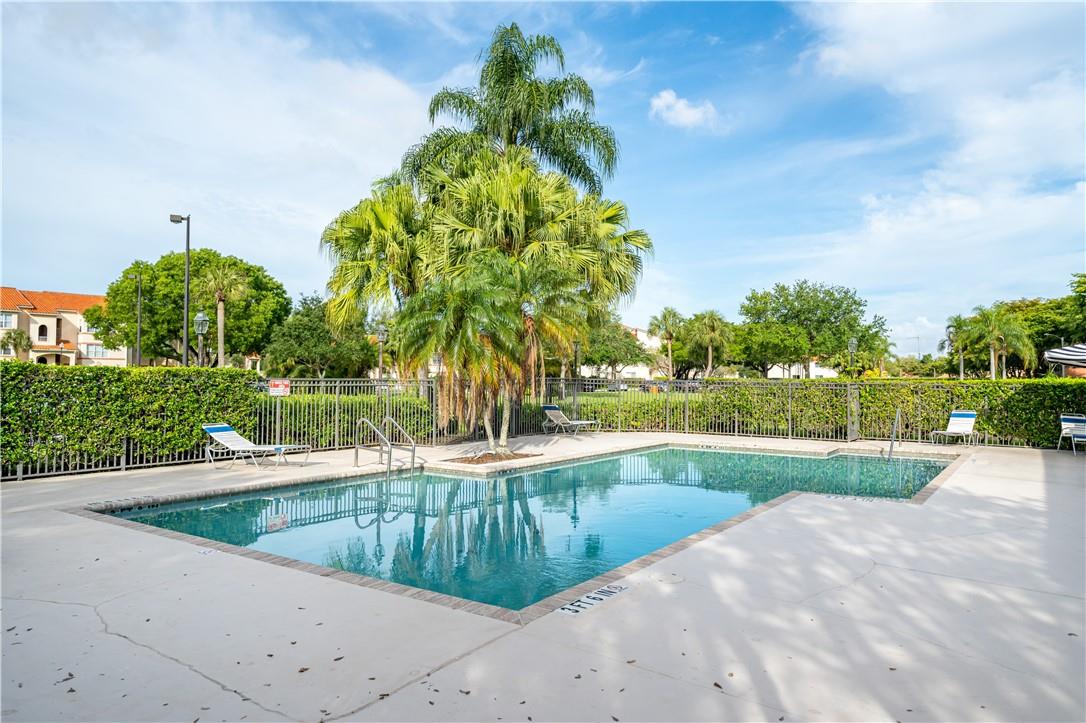 3350 Pinewalk Dr 1424