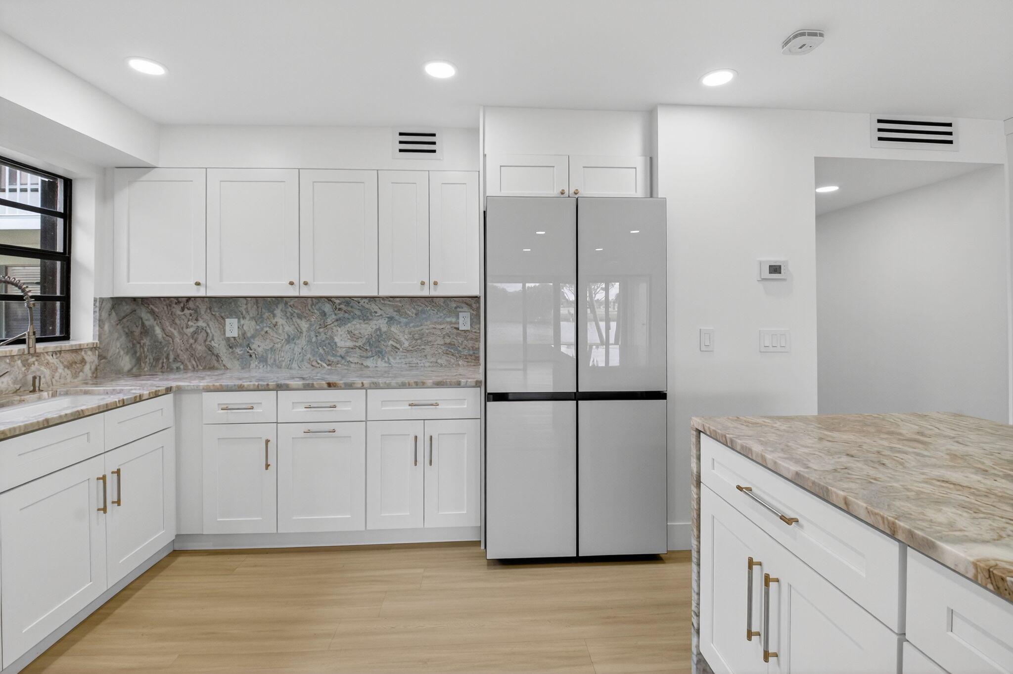 KINGS POINT - Residential