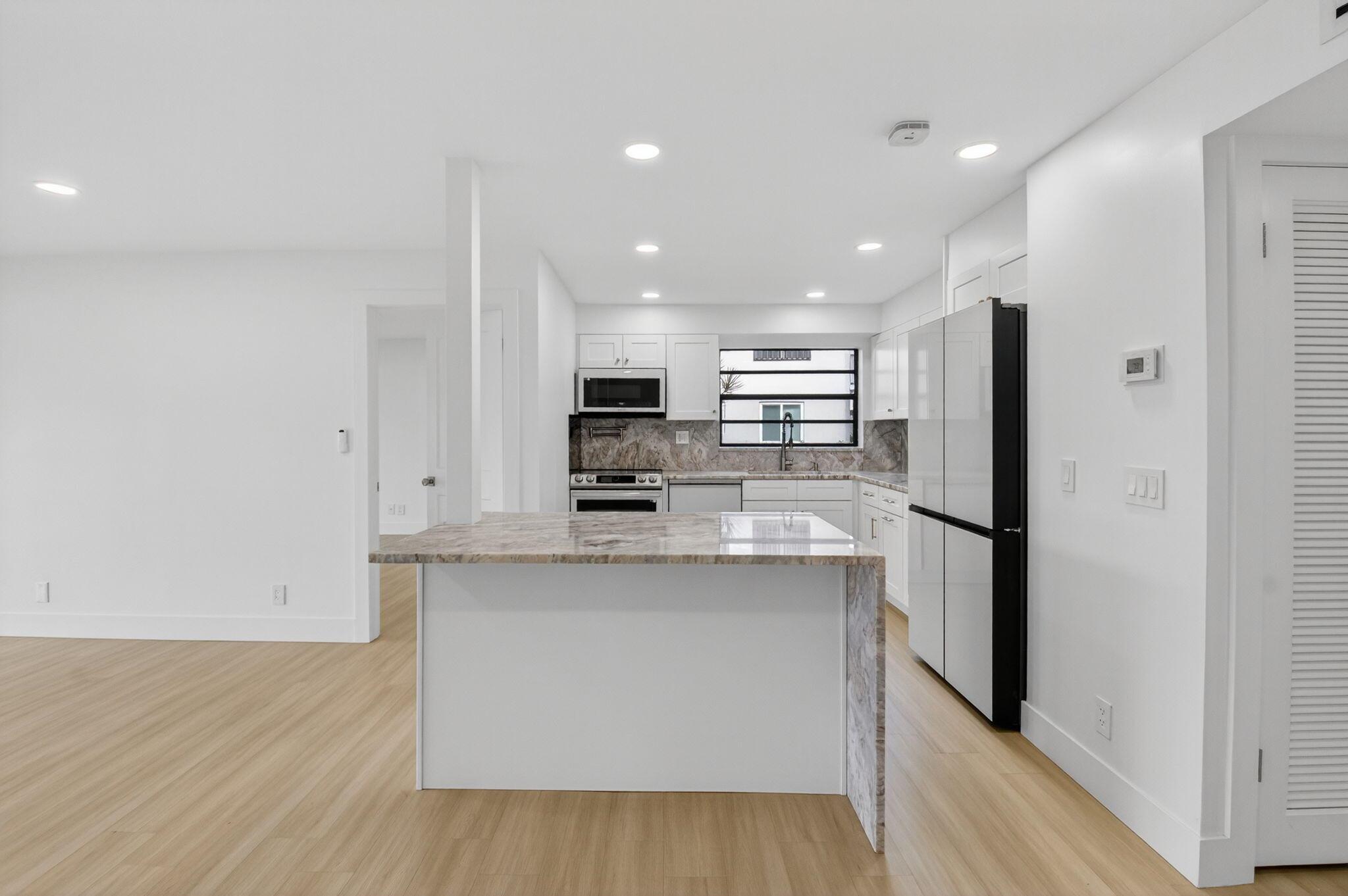 KINGS POINT - Residential