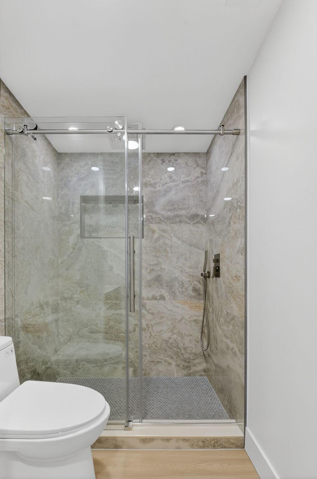 KINGS POINT - Residential