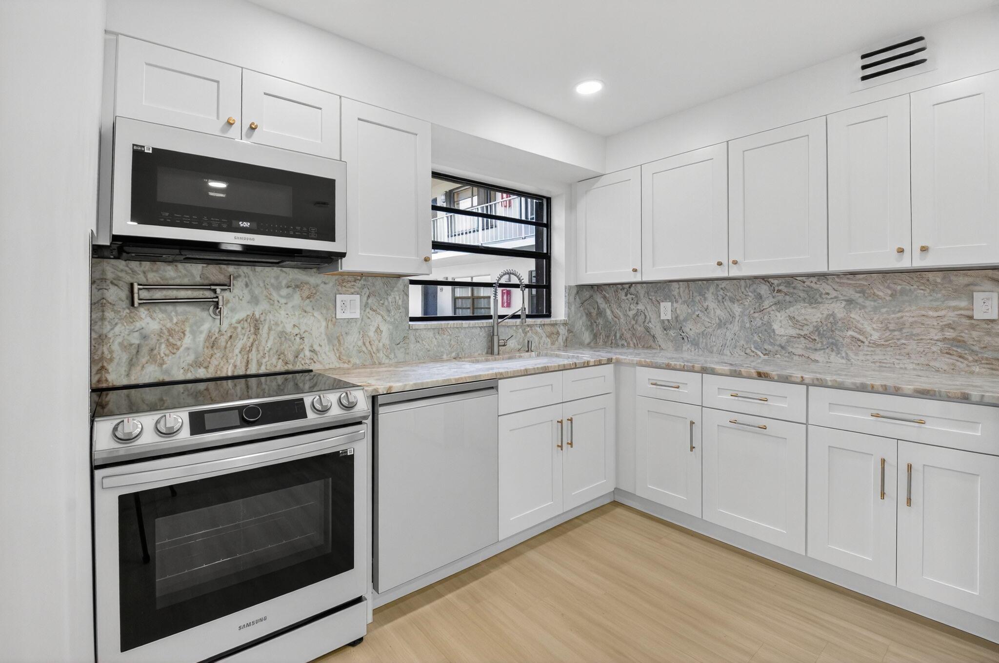 KINGS POINT - Residential