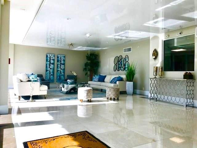 1150 Hillsboro Mile 212