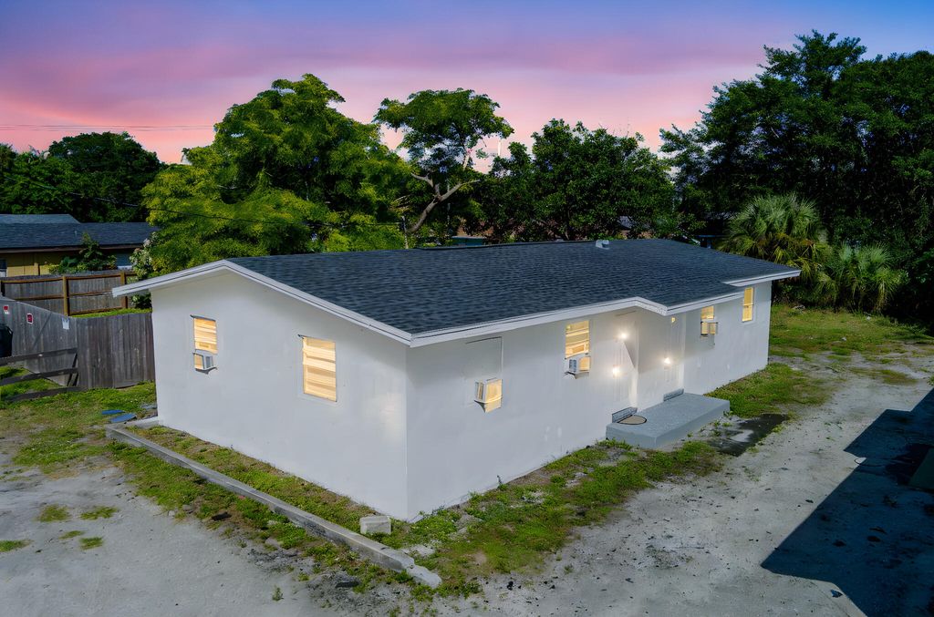 Photo of 2108 Avenue E, Fort Pierce, FL 34950 (MLS # R11136030)