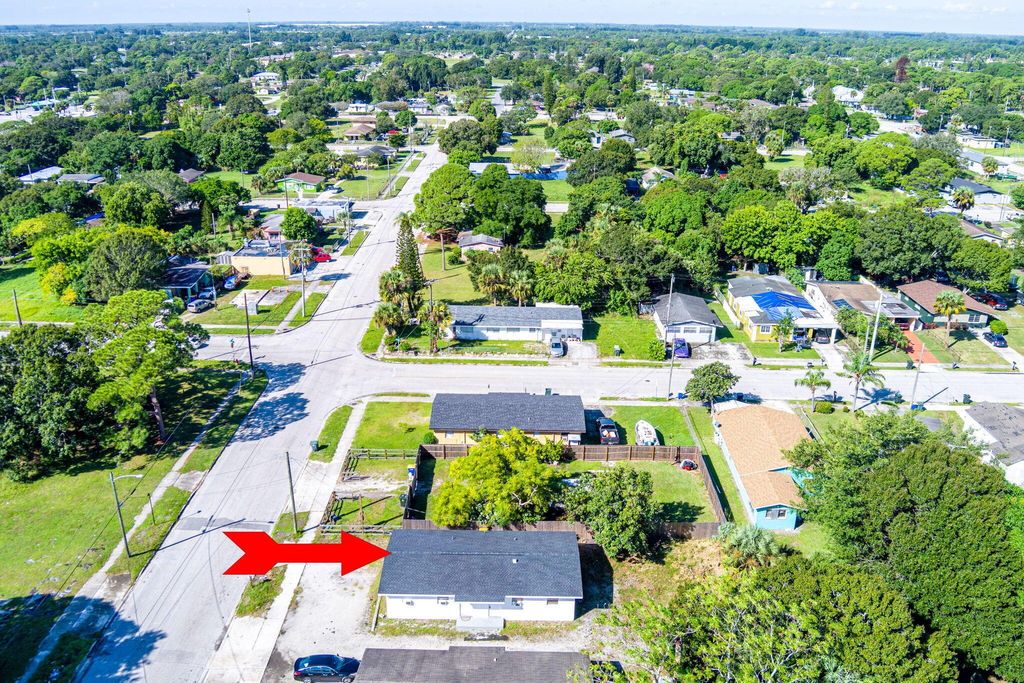 Photo of 2108 Avenue E, Fort Pierce, FL 34950 (MLS # R11136030)