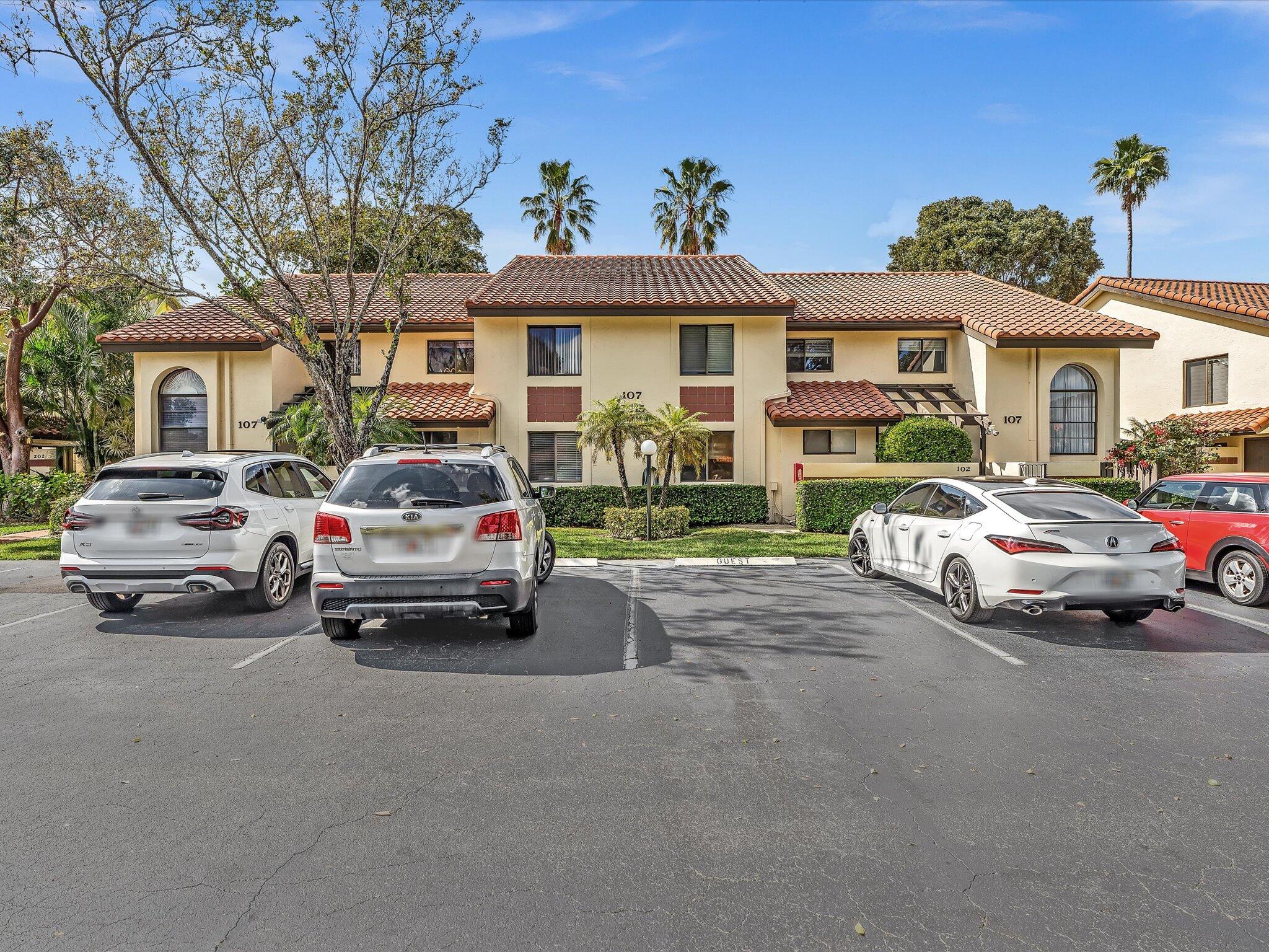 10215 N Circle Lake Drive 201