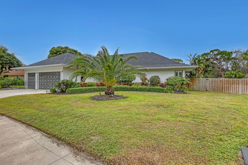 Photo of 15 Shady Lane, Tequesta, FL 33469 (MLS # R10943889)